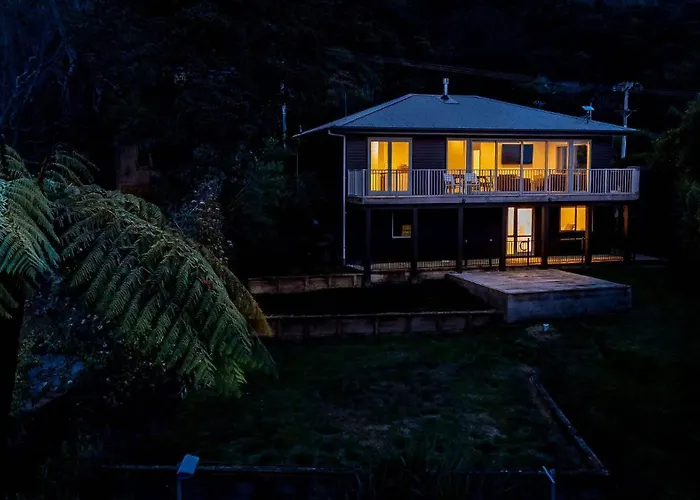 Boat Shed Bay - Stunning Tarawera Views