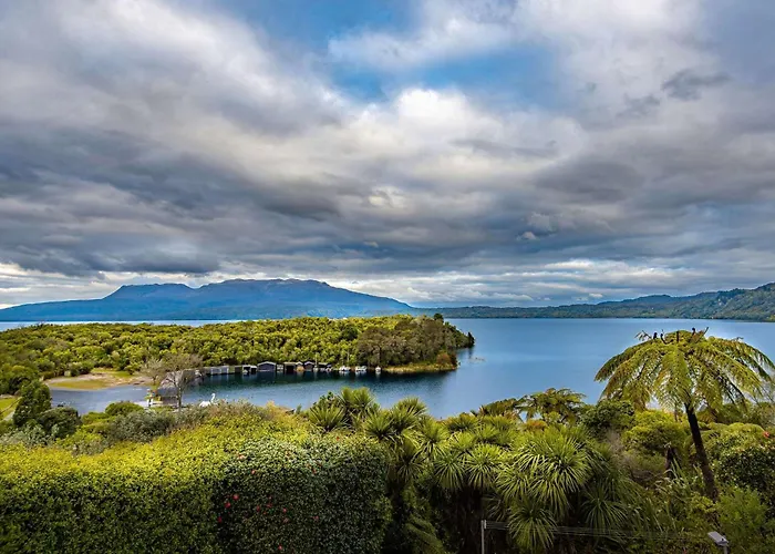 Boat Shed Bay - Stunning Tarawera Views *