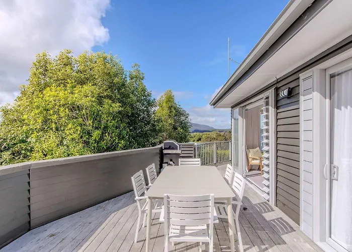 Boat Shed Bay - Stunning Tarawera Views Ferienhaus *