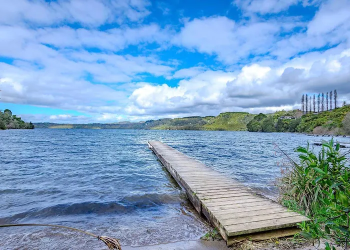Boat Shed Bay - Stunning Tarawera Views *