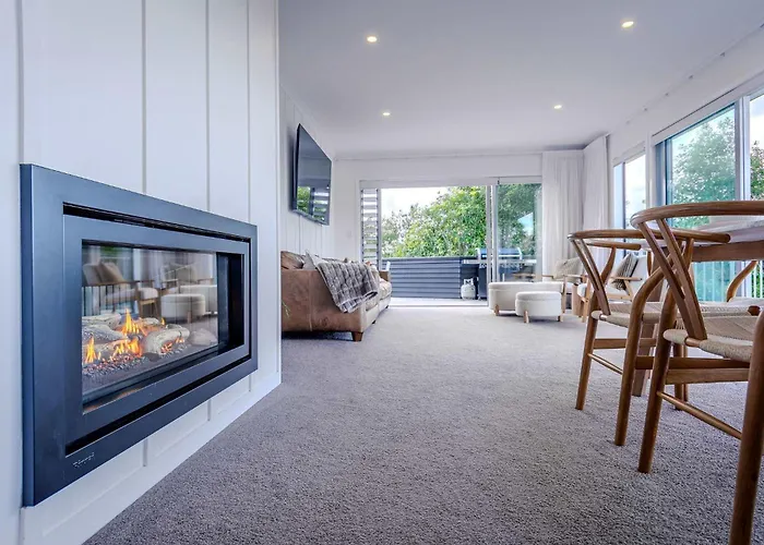 Boat Shed Bay - Stunning Tarawera Views *