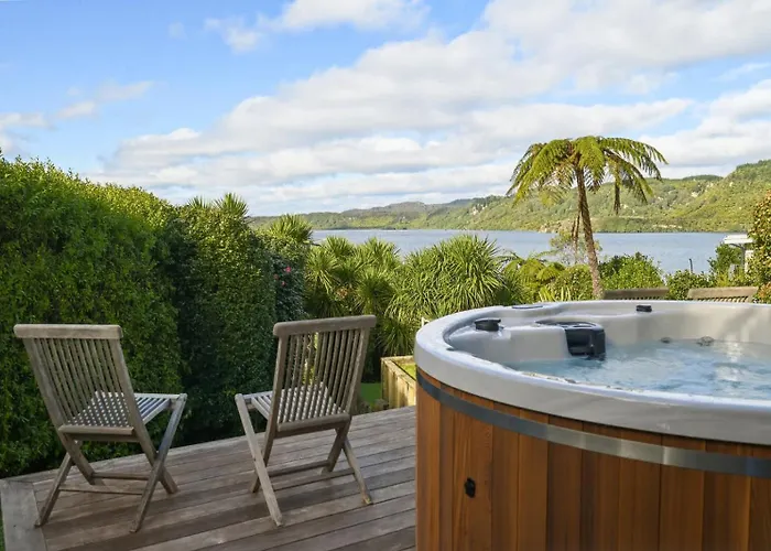 Ferienhaus Boat Shed Bay - Stunning Tarawera Views *