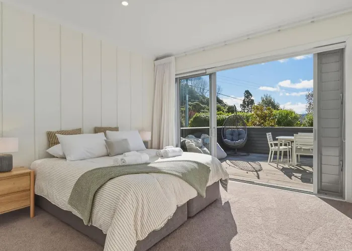 Boat Shed Bay - Stunning Tarawera Views