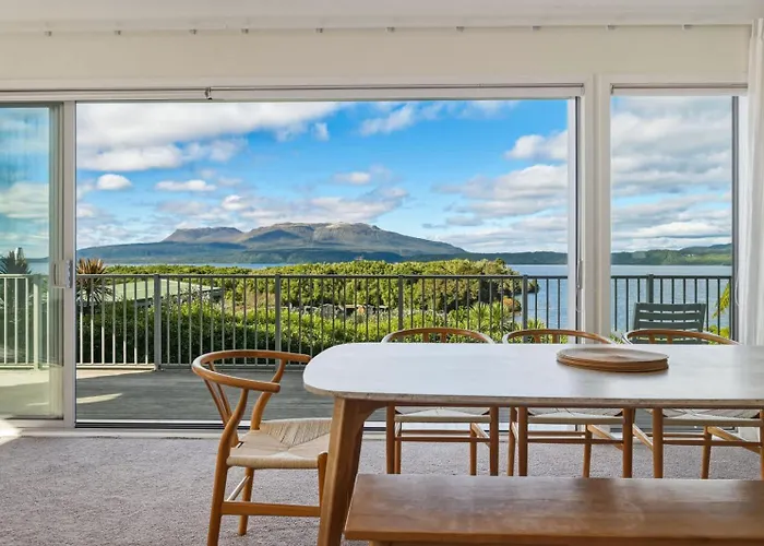 Boat Shed Bay - Stunning Tarawera Views Ferienhaus