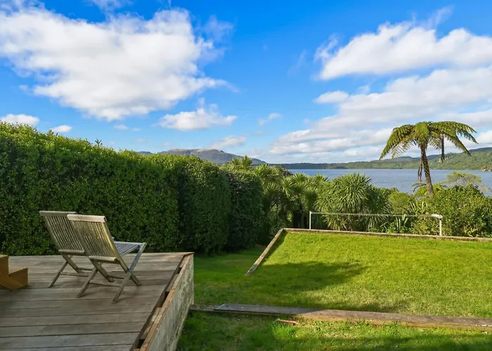 Boat Shed Bay - Stunning Tarawera Views