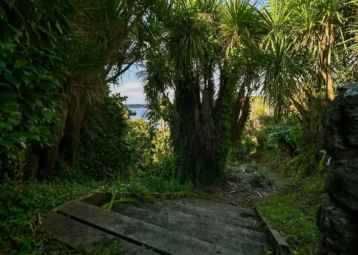 Boat Shed Bay - Stunning Tarawera Views *